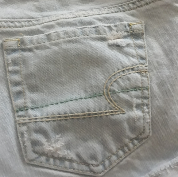 American Eagle Distressed jean shorts - Picture 4 of 6
